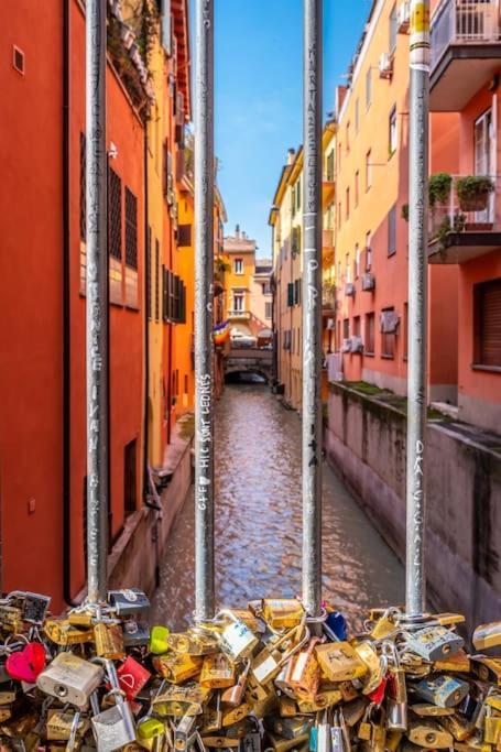 Sotto Le Due Torri 5* Apartment Bologna Ngoại thất bức ảnh