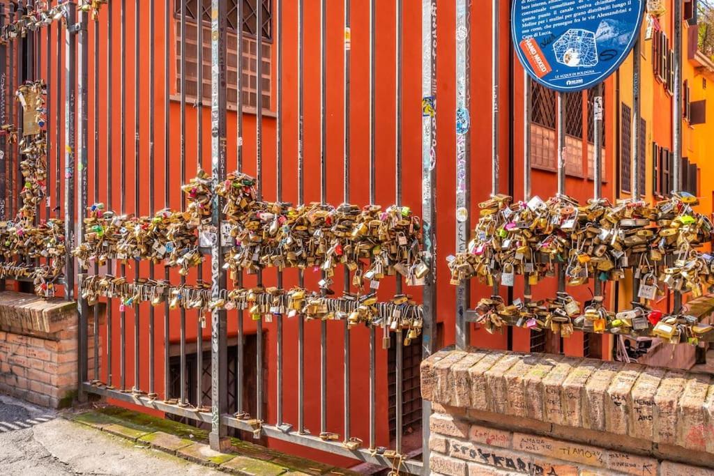 Sotto Le Due Torri 5* Apartment Bologna Ngoại thất bức ảnh